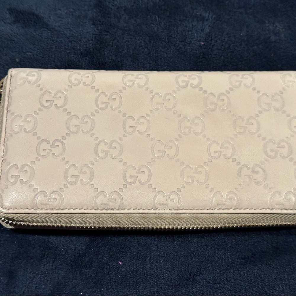 Gucci Cream Continental Wallet with Iconic GG Monogram